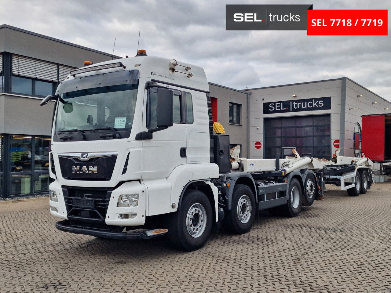 MAN TGS 35.500.8X2-6 BL / Silosteller / Lenkachse - Autocarro ribaltabile: foto 1 MAN TGS 35.500.8X2-6 BL / Silosteller / Lenkachse - Autocarro ribaltabile: foto 1