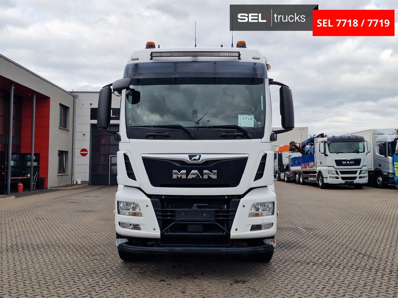MAN TGS 35.500.8X2-6 BL / Silosteller / Lenkachse - Autocarro ribaltabile: foto 2 MAN TGS 35.500.8X2-6 BL / Silosteller / Lenkachse - Autocarro ribaltabile: foto 2