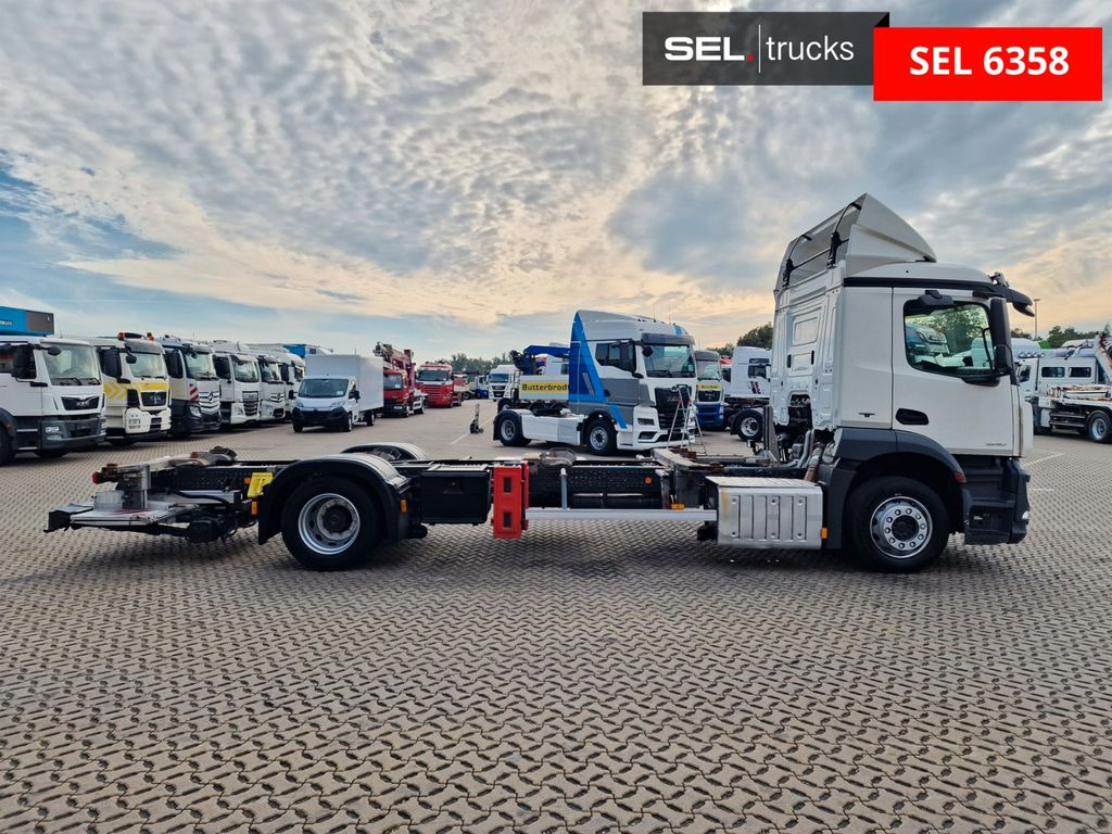 Mercedes-Benz Antos 1840 / Ladebordwand / Retarder - Autocarro portacontainer/ Caisse interchangeable: foto 4 Mercedes-Benz Antos 1840 / Ladebordwand / Retarder - Autocarro portacontainer/ Caisse interchangeable: foto 4