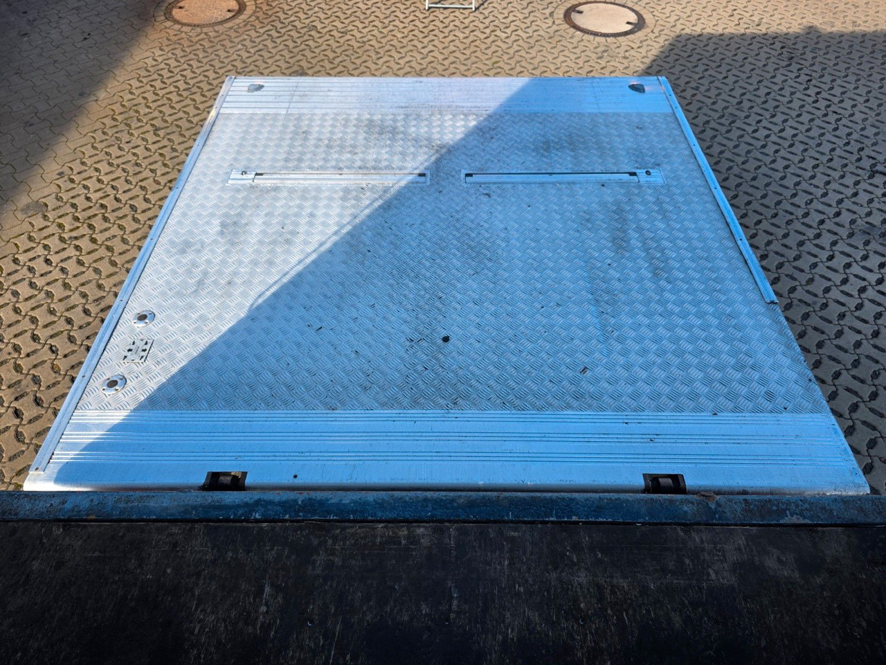 Autocarro furgonato Mercedes-Benz Atego 1218 / Ladebordwand: foto 15 Autocarro furgonato Mercedes-Benz Atego 1218 / Ladebordwand: foto 15