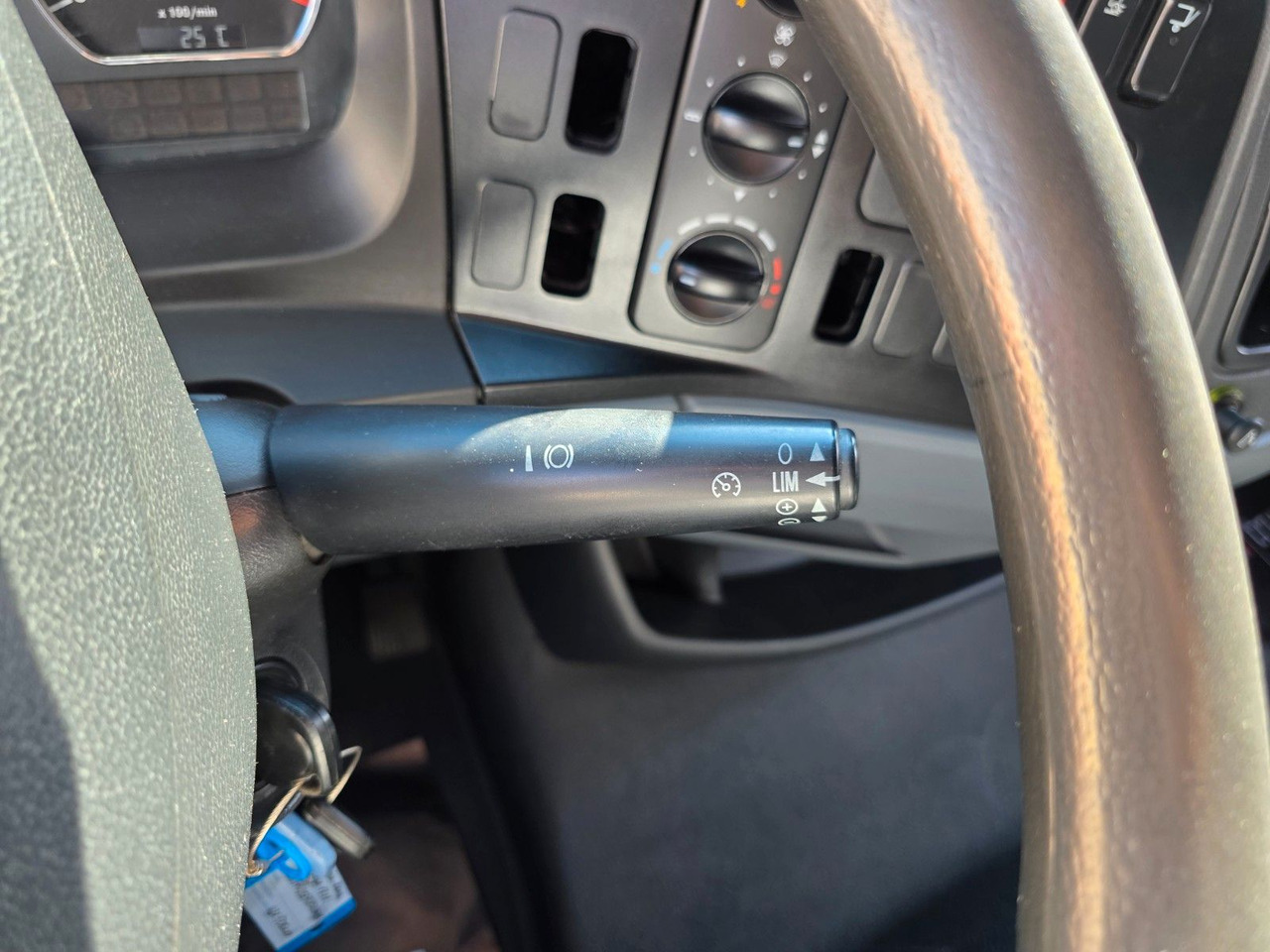 Autocarro furgonato Mercedes-Benz Atego 1218 / Ladebordwand: foto 43 Autocarro furgonato Mercedes-Benz Atego 1218 / Ladebordwand: foto 43