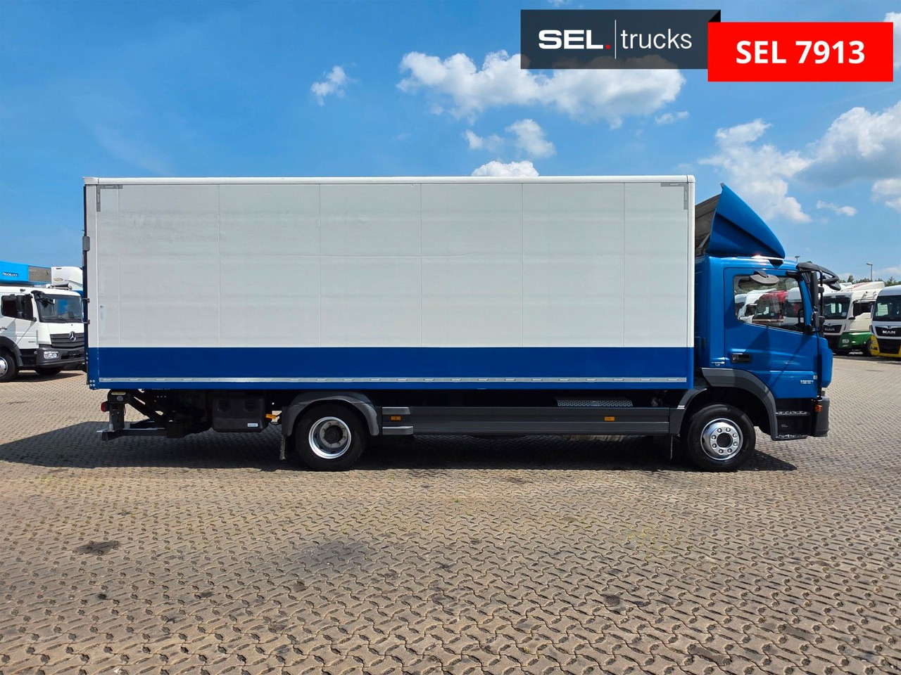 Mercedes-Benz Atego 1221 / Ladebordwand - Autocarro furgonato: foto 4 Mercedes-Benz Atego 1221 / Ladebordwand - Autocarro furgonato: foto 4