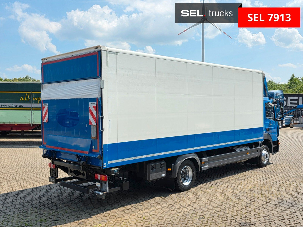 Mercedes-Benz Atego 1221 / Ladebordwand - Autocarro furgonato: foto 5 Mercedes-Benz Atego 1221 / Ladebordwand - Autocarro furgonato: foto 5