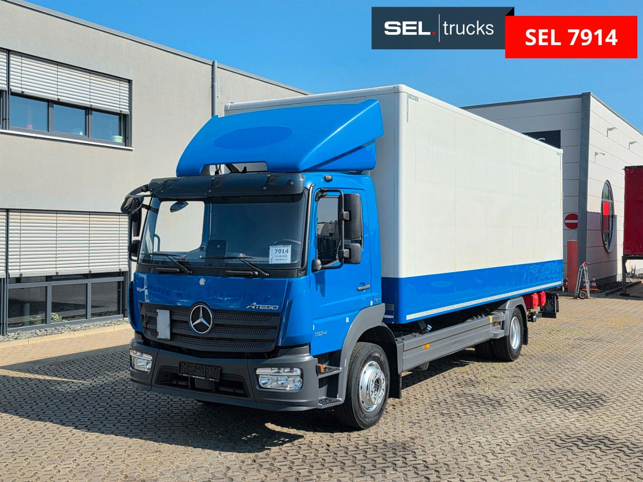 Mercedes-Benz Atego 1324 / Ladebordwand - Autocarro furgonato: foto 1 Mercedes-Benz Atego 1324 / Ladebordwand - Autocarro furgonato: foto 1
