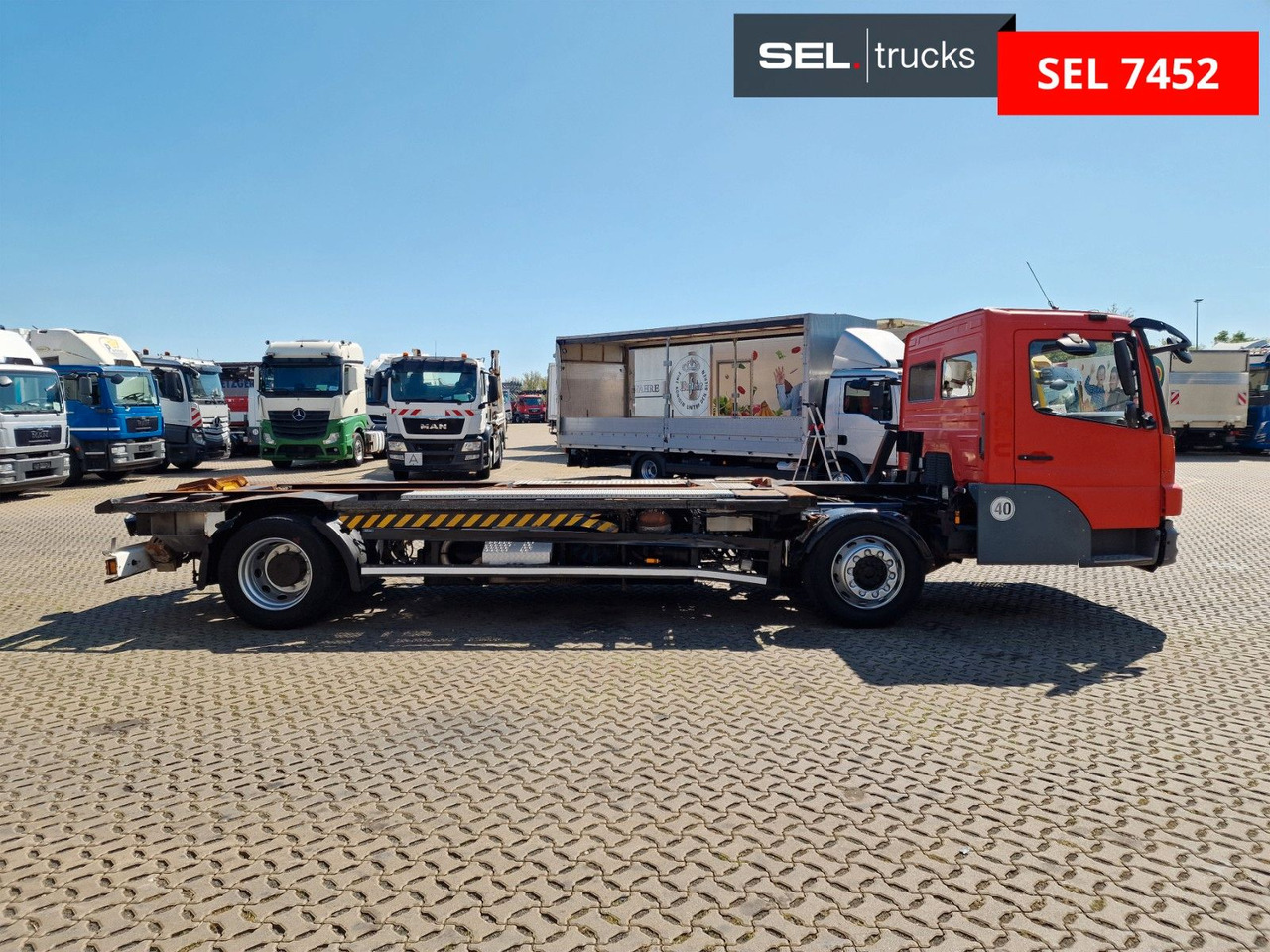 Mercedes-Benz KAMAG WBH 25 / Umsetzer / Wiesel / Rangierer - Autocarro portacontainer/ Caisse interchangeable: foto 4 Mercedes-Benz KAMAG WBH 25 / Umsetzer / Wiesel / Rangierer - Autocarro portacontainer/ Caisse interchangeable: foto 4