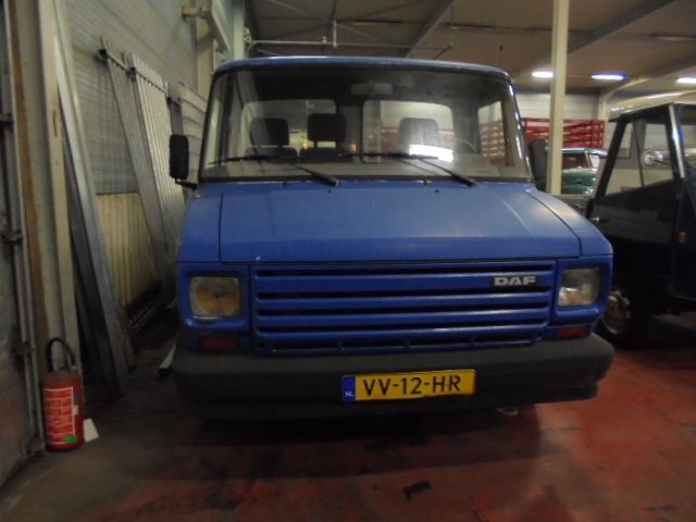 DAF 400 400 - Autocarro con pianale/ Cassone fisso: foto 2 DAF 400 400 - Autocarro con pianale/ Cassone fisso: foto 2