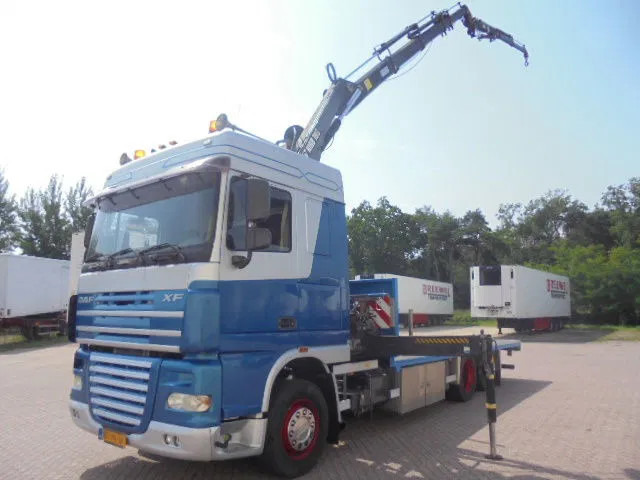 DAF XF 105 XF105 NL TRUCK - Camion con gru: foto 1 DAF XF 105 XF105 NL TRUCK - Camion con gru: foto 1