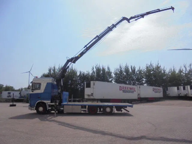 DAF XF 105 XF105 NL TRUCK - Camion con gru: foto 2 DAF XF 105 XF105 NL TRUCK - Camion con gru: foto 2
