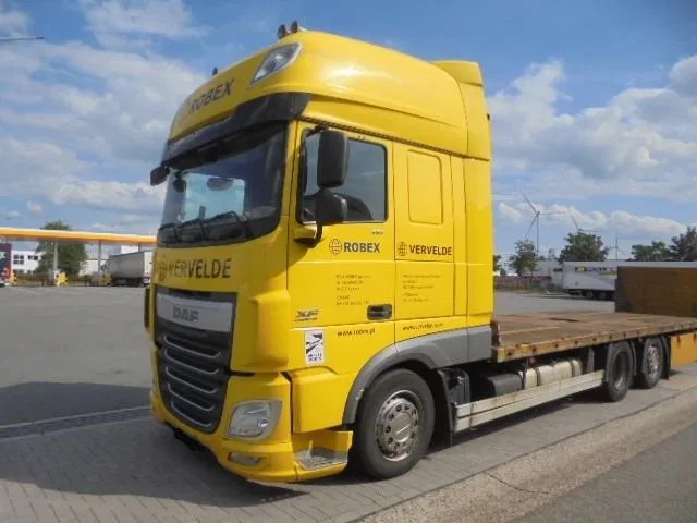 DAF XF 510 FAR 6X2 - Autocarro con pianale/ Cassone fisso: foto 1 DAF XF 510 FAR 6X2 - Autocarro con pianale/ Cassone fisso: foto 1