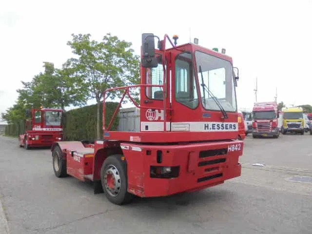 MOL YM 225/4X2 40 KM/H - Trattore terminale: foto 3 MOL YM 225/4X2 40 KM/H - Trattore terminale: foto 3