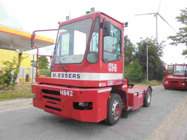MOL YM 225/4X2 40 KM/H - Trattore terminale: foto 1 MOL YM 225/4X2 40 KM/H - Trattore terminale: foto 1