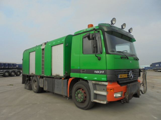 Mercedes-Benz 1831 Bitumensprayer - Spruzzatrice di emulsione bituminosa: foto 3 Mercedes-Benz 1831 Bitumensprayer - Spruzzatrice di emulsione bituminosa: foto 3