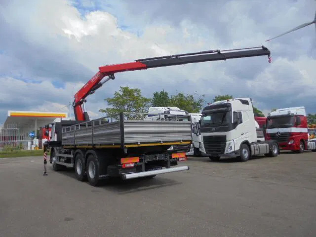 Renault 320 6X4 + FASSI F245 DEMO UNUSED - Autocarro con pianale/ Cassone fisso, Camion con gru: foto 5 Renault 320 6X4 + FASSI F245 DEMO UNUSED - Autocarro con pianale/ Cassone fisso, Camion con gru: foto 5
