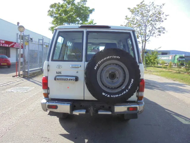 Toyota Land Cruiser HZJ76L 4X4 EXPORT OUTSIDE EU ONLY - Autovettura: foto 5 Toyota Land Cruiser HZJ76L 4X4 EXPORT OUTSIDE EU ONLY - Autovettura: foto 5