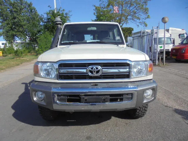 Toyota Land Cruiser HZJ76L 4X4 EXPORT OUTSIDE EU ONLY - Autovettura: foto 2 Toyota Land Cruiser HZJ76L 4X4 EXPORT OUTSIDE EU ONLY - Autovettura: foto 2