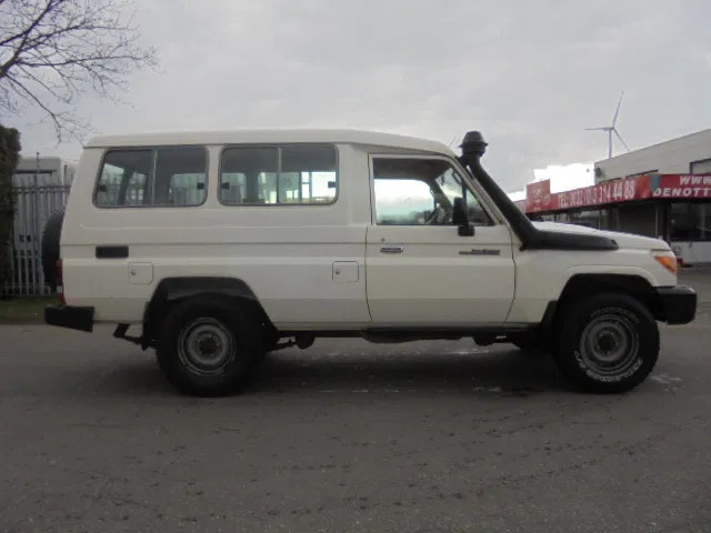 Toyota Land Cruiser HZJ78L 4WD EXPORT OUT EU ONLY - Autovettura: foto 4 Toyota Land Cruiser HZJ78L 4WD EXPORT OUT EU ONLY - Autovettura: foto 4