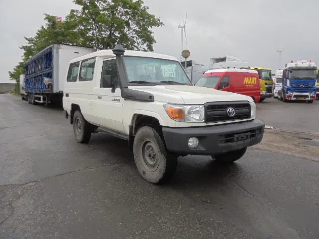 Toyota Land Cruiser HZJ78L 4X4 EXPORT OUTSIDE EU ONLY - Autovettura: foto 3 Toyota Land Cruiser HZJ78L 4X4 EXPORT OUTSIDE EU ONLY - Autovettura: foto 3
