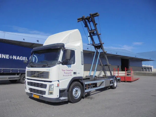 Volvo FM 260 MANUAL GEAR NL TRUCK - Camion con sistema di cavi: foto 1 Volvo FM 260 MANUAL GEAR NL TRUCK - Camion con sistema di cavi: foto 1