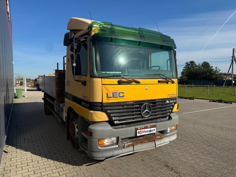 Mercedes-Benz Actros 1831 - Autocarro con pianale/ Cassone fisso: foto 2 Mercedes-Benz Actros 1831 - Autocarro con pianale/ Cassone fisso: foto 2