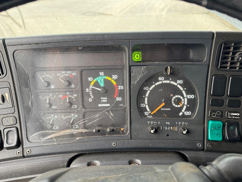 Camion cisterna per il trasporto di carburanti Scania P 124.360: foto 7