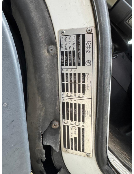 Camion cisterna per il trasporto di carburanti Scania P 124.360: foto 16