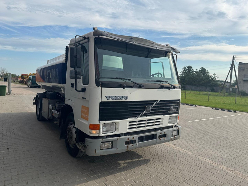 Volvo FL 7 260 - Camion cisterna: foto 2 Volvo FL 7 260 - Camion cisterna: foto 2