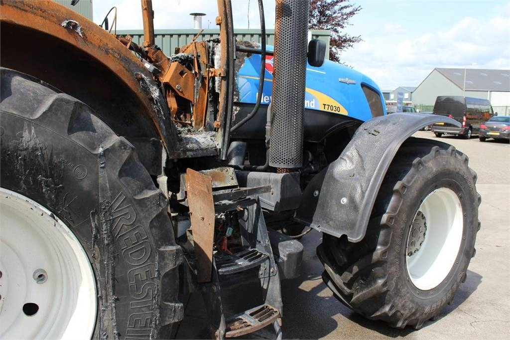 New Holland T7030 - Trattore: foto 3 New Holland T7030 - Trattore: foto 3