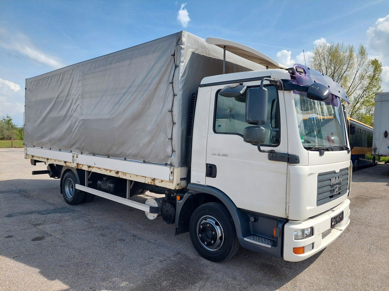 MAN TGL 8.180 4X2 BL - Camion centinato: foto 2 MAN TGL 8.180 4X2 BL - Camion centinato: foto 2
