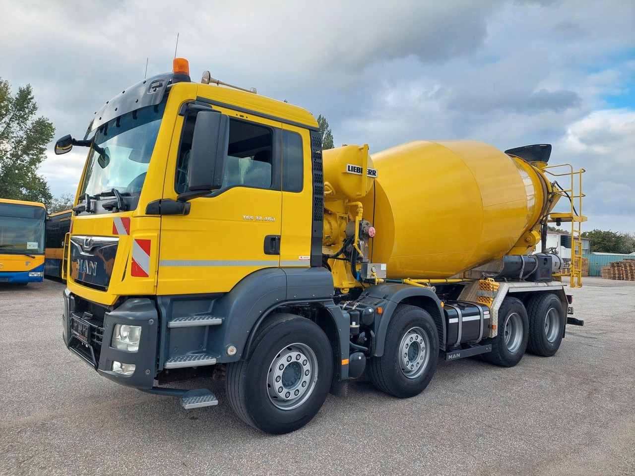 MAN TGS 32.460 8X4 BB Liebherr 9 m³ - Autobetoniera: foto 1 MAN TGS 32.460 8X4 BB Liebherr 9 m³ - Autobetoniera: foto 1