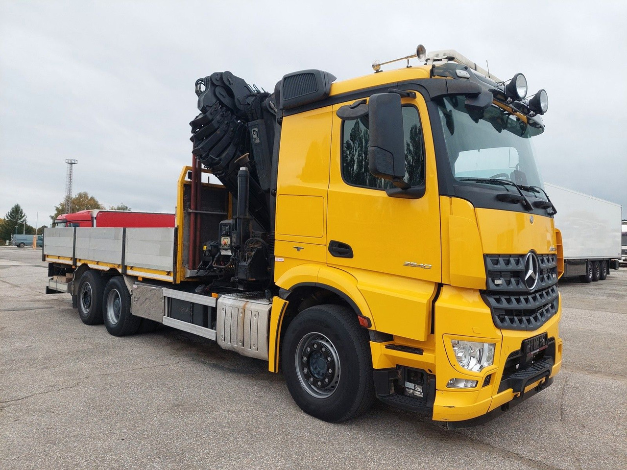 Mercedes-Benz Arocs 2640 6X2 + Hiab XS 477 Hipro - Autocarro con pianale/ Cassone fisso, Camion con gru: foto 2 Mercedes-Benz Arocs 2640 6X2 + Hiab XS 477 Hipro - Autocarro con pianale/ Cassone fisso, Camion con gru: foto 2