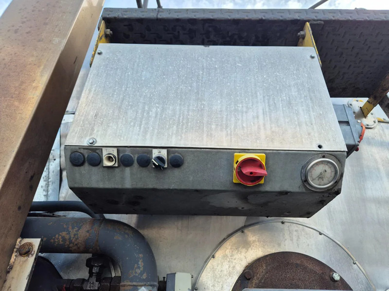 Camion per il trasporto di bitume Renault Kerax 450 8X4 - PATA - SECMAIR CHIPSEALER - 6000L: foto 18 Camion per il trasporto di bitume Renault Kerax 450 8X4 - PATA - SECMAIR CHIPSEALER - 6000L: foto 18