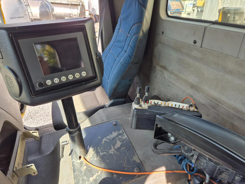 Camion per il trasporto di bitume Renault Kerax 450 8X4 - PATA - SECMAIR CHIPSEALER - 6000L: foto 12 Camion per il trasporto di bitume Renault Kerax 450 8X4 - PATA - SECMAIR CHIPSEALER - 6000L: foto 12