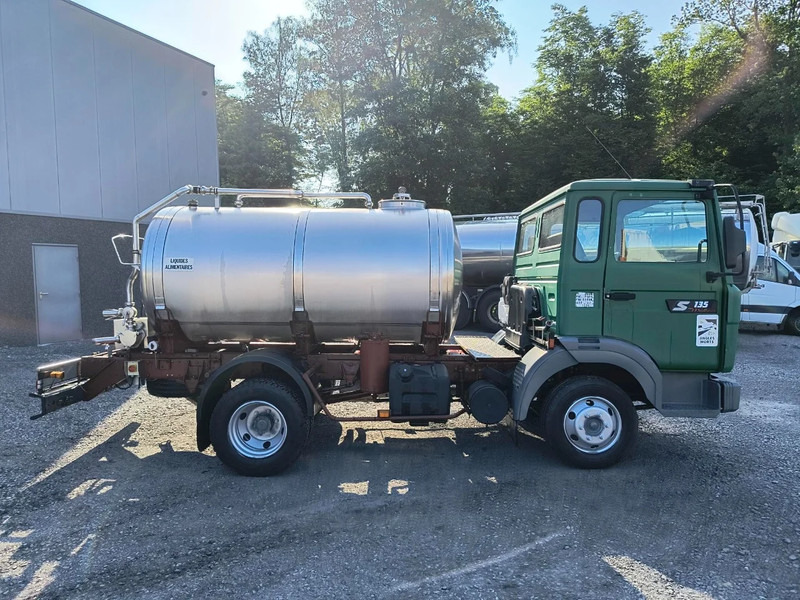 Renault Midliner S135 - ONLY 54 400KM - SMALL TANK 3680L INSULATED INOX - Camion cisterna: foto 4 Renault Midliner S135 - ONLY 54 400KM - SMALL TANK 3680L INSULATED INOX - Camion cisterna: foto 4
