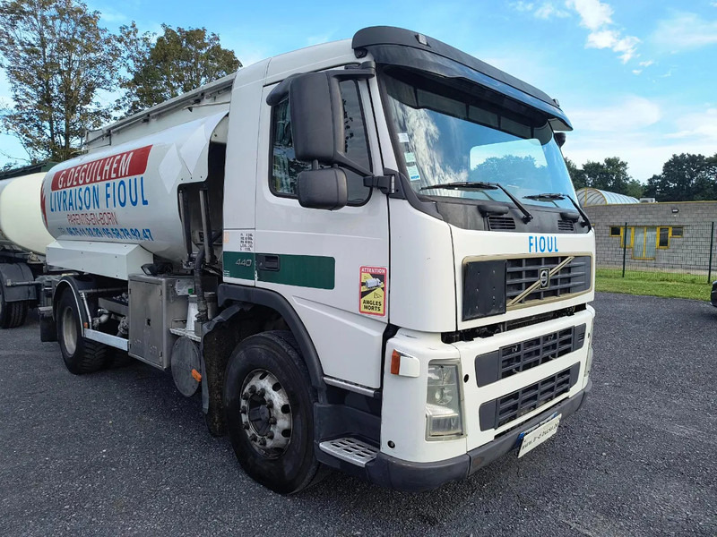 Volvo FM 440 13000L FUEL / CARBURANT - 4 COMP - Camion cisterna: foto 3 Volvo FM 440 13000L FUEL / CARBURANT - 4 COMP - Camion cisterna: foto 3
