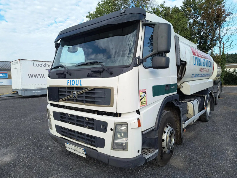Volvo FM 440 13000L FUEL / CARBURANT - 4 COMP - Camion cisterna: foto 1 Volvo FM 440 13000L FUEL / CARBURANT - 4 COMP - Camion cisterna: foto 1