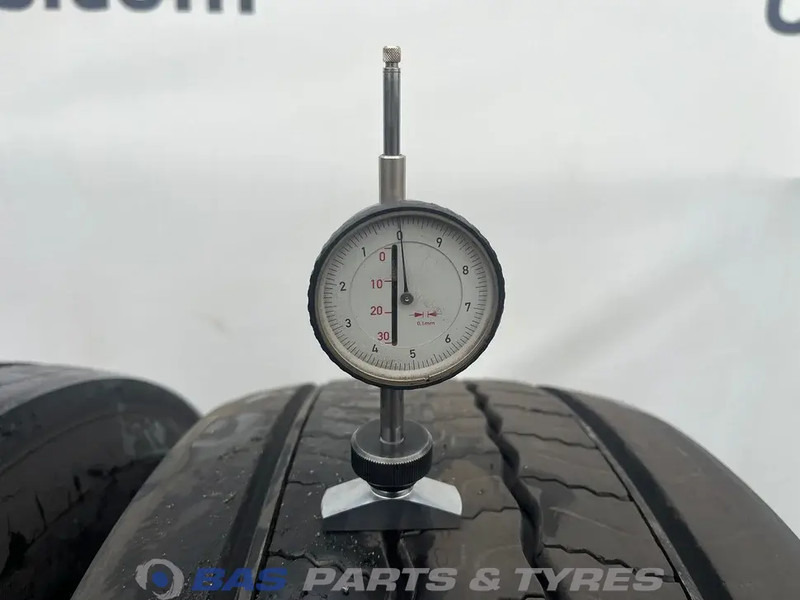Continental Continental 315/70R22.5 Hybrid HS5 156/150 M+S 3PMSF gebruikte set - Pneumatico per Camion: foto 3 Continental Continental 315/70R22.5 Hybrid HS5 156/150 M+S 3PMSF gebruikte set - Pneumatico per Camion: foto 3