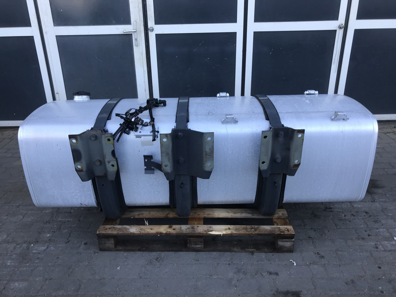 DAF Brandstoftank DAF 765 Liter 1659141 - Serbatoio carburante per Camion: foto 3 DAF Brandstoftank DAF 765 Liter 1659141 - Serbatoio carburante per Camion: foto 3