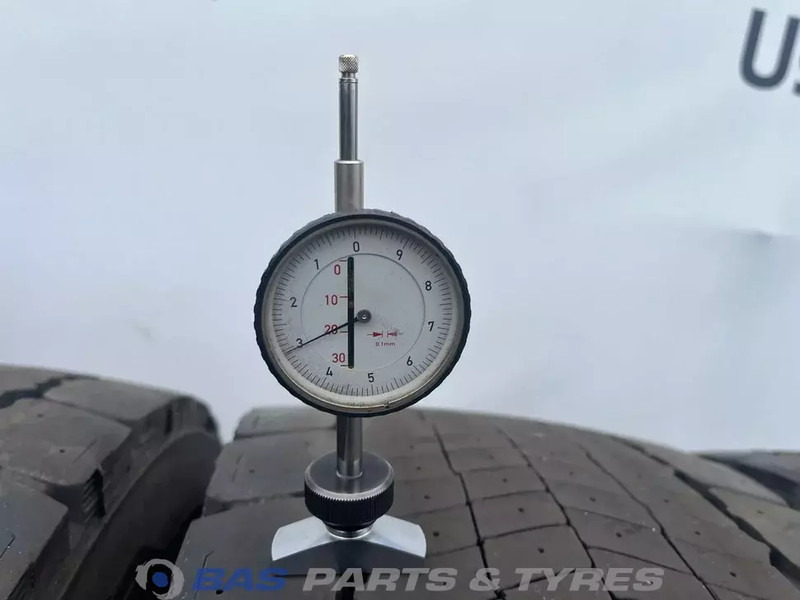 Michelin Remix Michelin Remix 315/70R22.5 X Line Energy D 154/150 M+S 3PMSF gebruikte set - Pneumatico per Camion: foto 3 Michelin Remix Michelin Remix 315/70R22.5 X Line Energy D 154/150 M+S 3PMSF gebruikte set - Pneumatico per Camion: foto 3