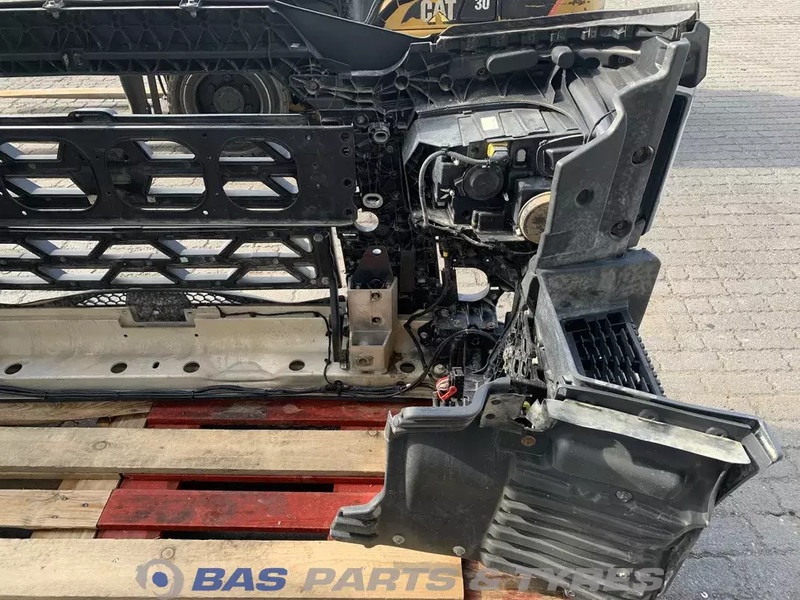 Renault T-Serie Bumper Renault 7482291437 - Paraurto per Camion: foto 5 Renault T-Serie Bumper Renault 7482291437 - Paraurto per Camion: foto 5