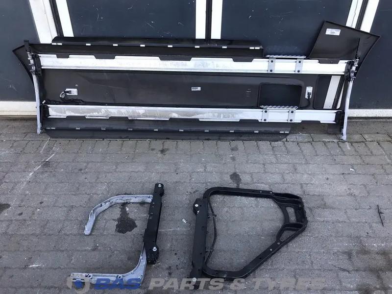 Renault T-Serie Evolution Sideskirt Set Renault 7424134838 - Carrozzeria ed esterni per Camion: foto 4 Renault T-Serie Evolution Sideskirt Set Renault 7424134838 - Carrozzeria ed esterni per Camion: foto 4