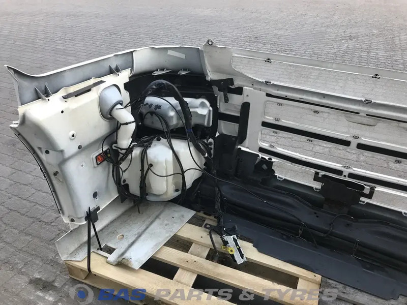 Scania R-Serie Bumper Scania 1885932 - Paraurto per Camion: foto 4 Scania R-Serie Bumper Scania 1885932 - Paraurto per Camion: foto 4