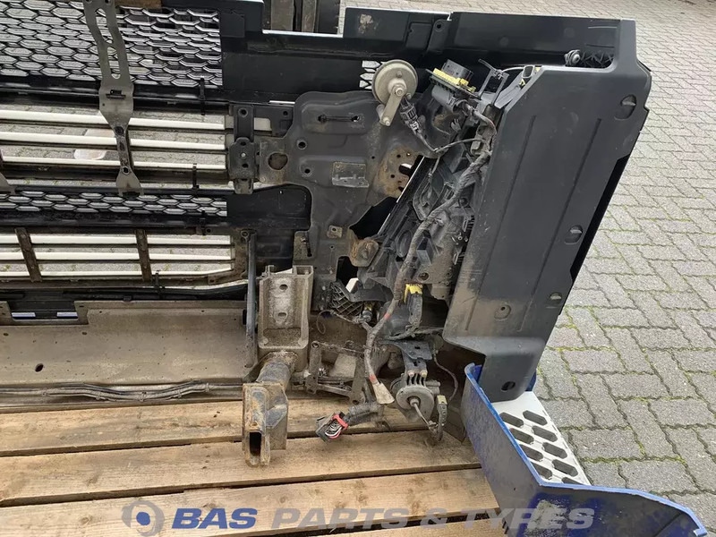Volvo FH4 Bumper Volvo 82137660 - Paraurto per Camion: foto 5 Volvo FH4 Bumper Volvo 82137660 - Paraurto per Camion: foto 5
