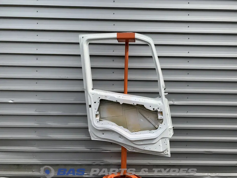 Volvo FM5 - Porta e ricambi per Camion: foto 2 Volvo FM5 - Porta e ricambi per Camion: foto 2
