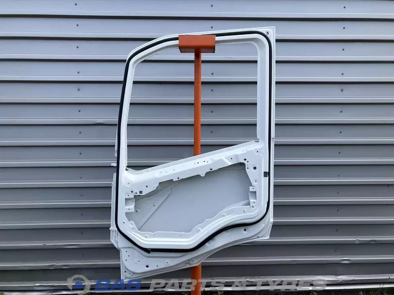 Volvo FM5 - Porta e ricambi per Camion: foto 2 Volvo FM5 - Porta e ricambi per Camion: foto 2
