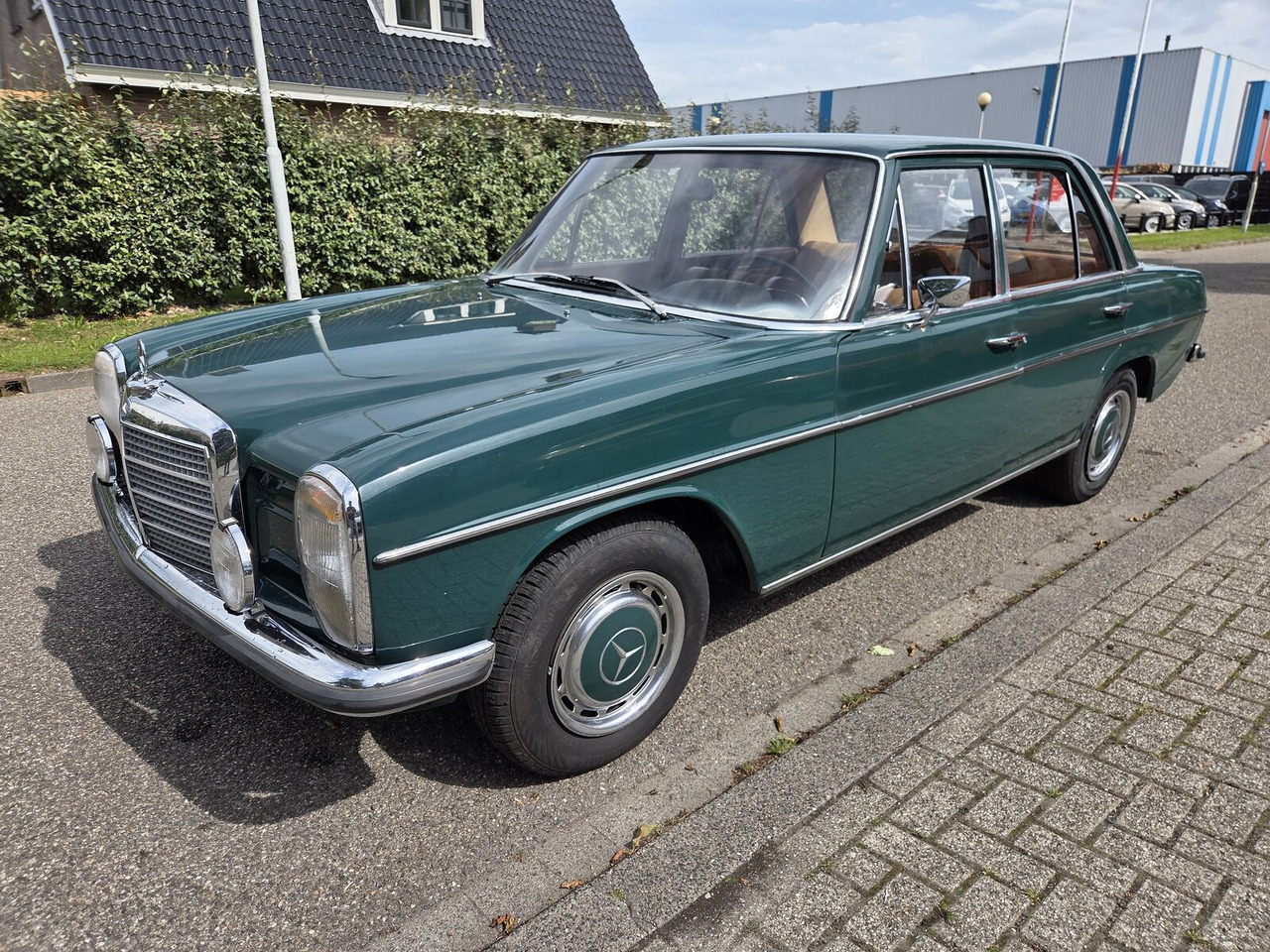 Mercedes-Benz 220 (W115) auto - Autovettura: foto 1 Mercedes-Benz 220 (W115) auto - Autovettura: foto 1