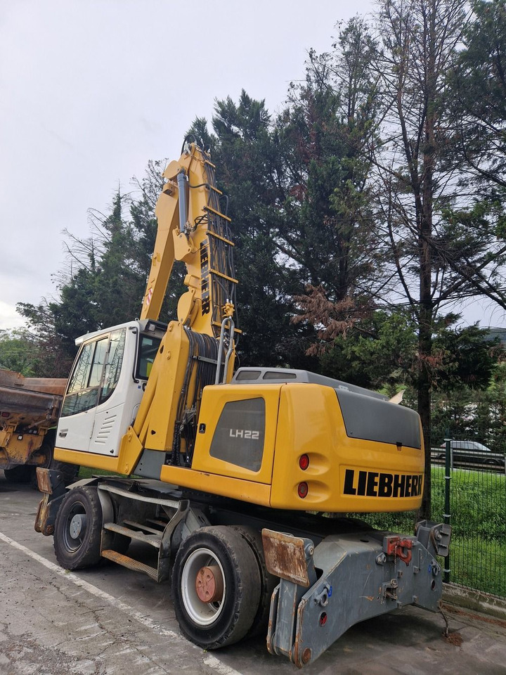 LIEBHERR LH 22 (2016) - Escavatore per movimentazione: foto 1 LIEBHERR LH 22 (2016) - Escavatore per movimentazione: foto 1
