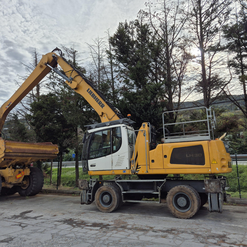 LIEBHERR LH30M - Escavatore per movimentazione: foto 1 LIEBHERR LH30M - Escavatore per movimentazione: foto 1