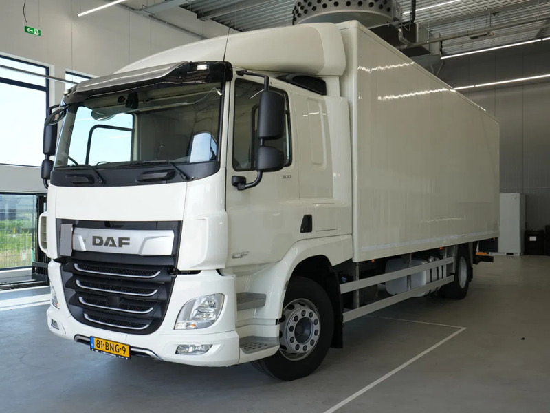 DAF CF 300 FA Sleeping Cab, New APK, Full Tank, New Tacho, 2t Laadklep - Autocarro furgonato: foto 1 DAF CF 300 FA Sleeping Cab, New APK, Full Tank, New Tacho, 2t Laadklep - Autocarro furgonato: foto 1