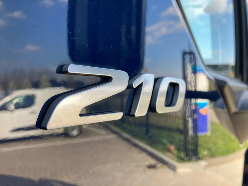 Autocarro furgonato DAF LF 210 Day Cab, Plywood Box, Zijdeur, Laadklep: foto 12