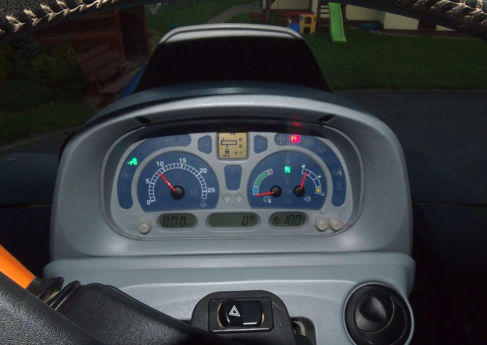 Leasing di  Ciągnik New Holland T7.185 2013 New Holland Autocommand i TUZ Ciągnik New Holland T7.185 2013 New Holland Autocommand i TUZ: foto 8